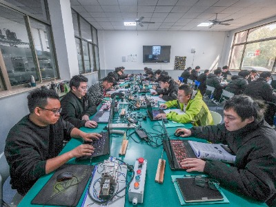 智赋工业：工控机前沿技术与全场景应用